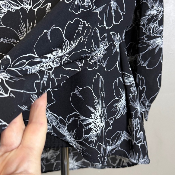 Apt. 9 Black & White Floral Print Blouse Faux Wrap 3/4 Tie Cuff Sleeves Sz L - Picture 8 of 10